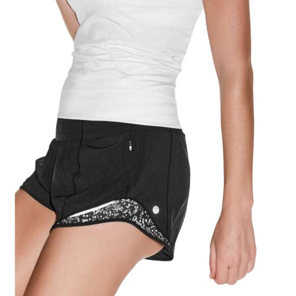 Lululemon Hotty Hot Short II *2.5" Size 4 - Picture 1 of 6